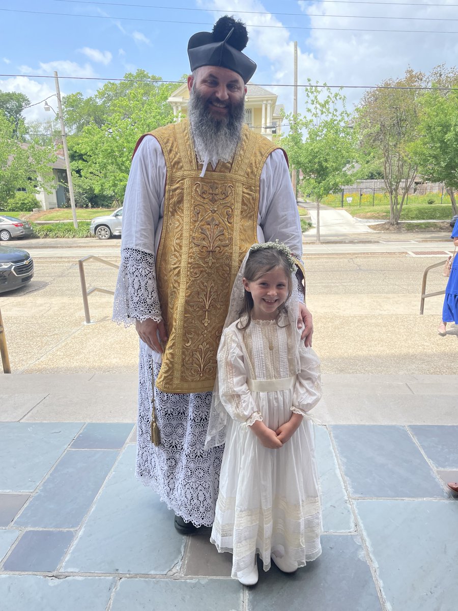 corjesupress's tweet image. We had a wonderful Easter over here. My daughter received her first holy communion and then we were able to stay at Our Lady of Clear Creek Monastery for the week. Hope ya'll had a blessed Easter octave.