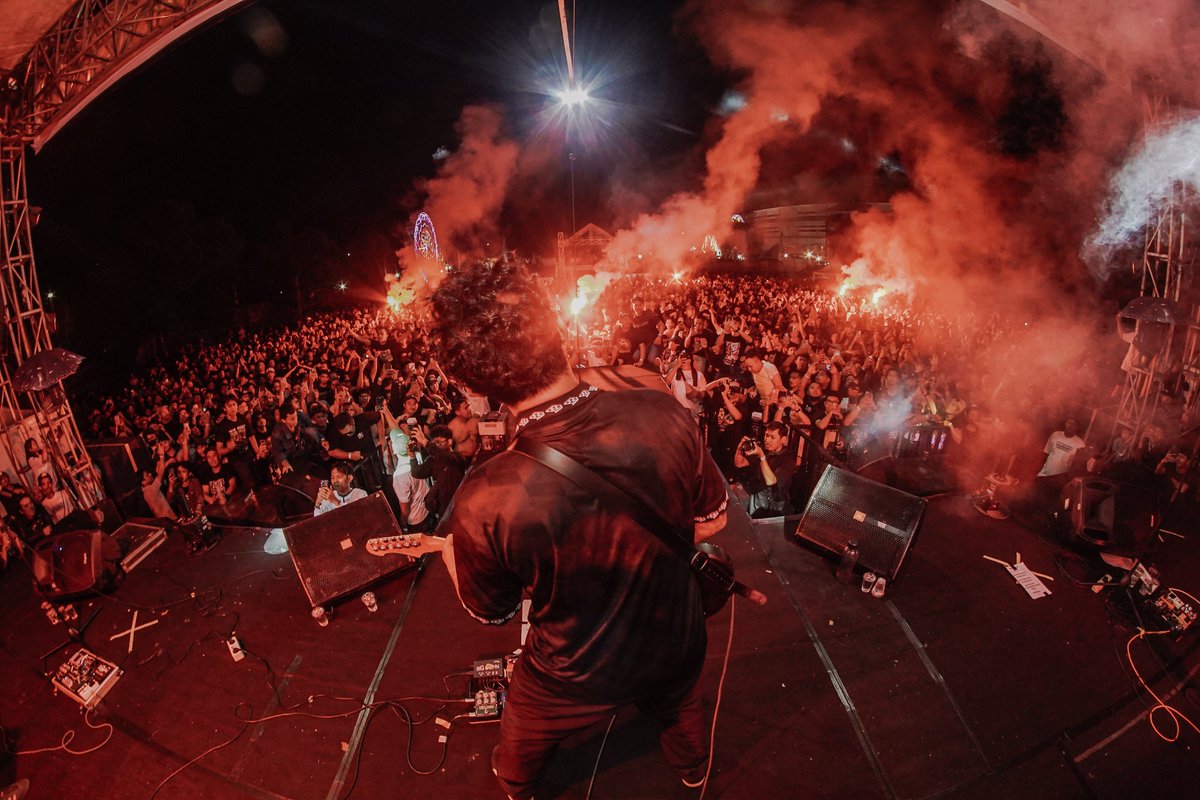 terracestage's tweet photo. Penutupan dari perayaan PRIDE &amp; GLORY. Sekaligus jadi salam penyambutan musim baru. Bersama @DOM65Band telah tiba di divisi utama. FORTUNA, RETIRED!

🎢🎡🎠🎯🎲🥁🤹🏽🎭🎪🎤🎫🎸☠️🎃🎉⚽️🎆

#FROMTERRACETOTHESTAGE #FTTS2025 https://t.co/6ixkHEwN2o