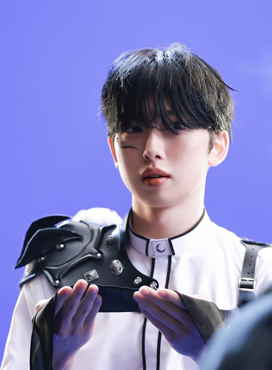 𝕀𝕟𝕗𝕠𝕣𝕞𝕒𝕥𝕚𝕠𝕟 📢／ &TEAM 'Go in Blind' MV Behind Photo