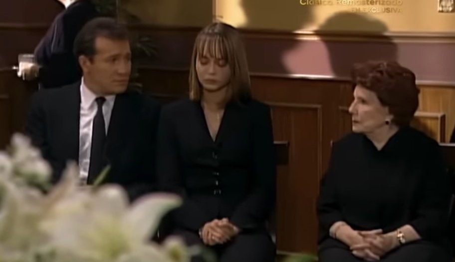 gabystanner's tweet image. ontem vi uma thread de looks da Paulina e acho que precisamos falar sobre ela na reta final da novela. a mulher está um LUXO! maravilhosa até mesmo devastada 
#AUsurpadora