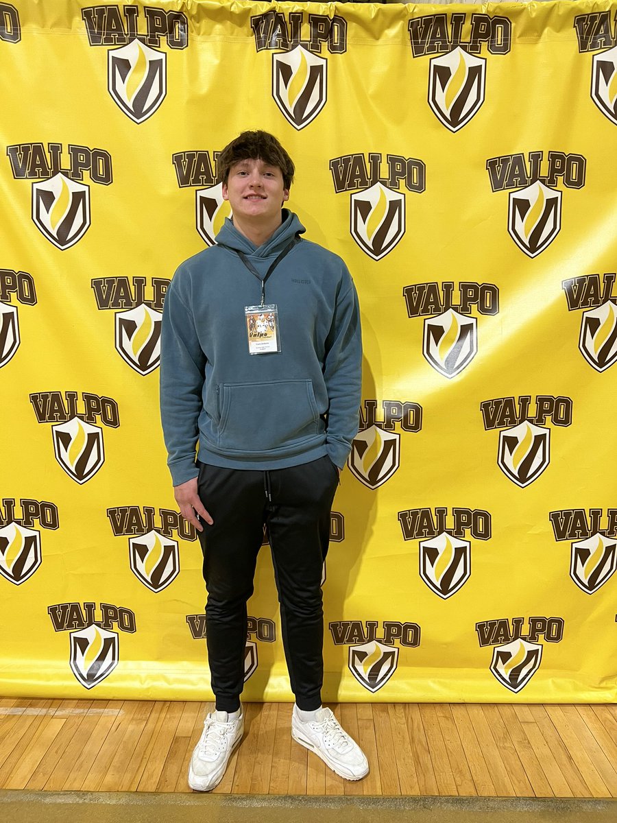 TravisDudycha's tweet photo. Thank you @CoachGeiger_ and @valpoufootball for the Jr day invite! Had a great time learning about the program.
@EDGYTIM @HuntleyFB https://t.co/wl7ypmjE1C