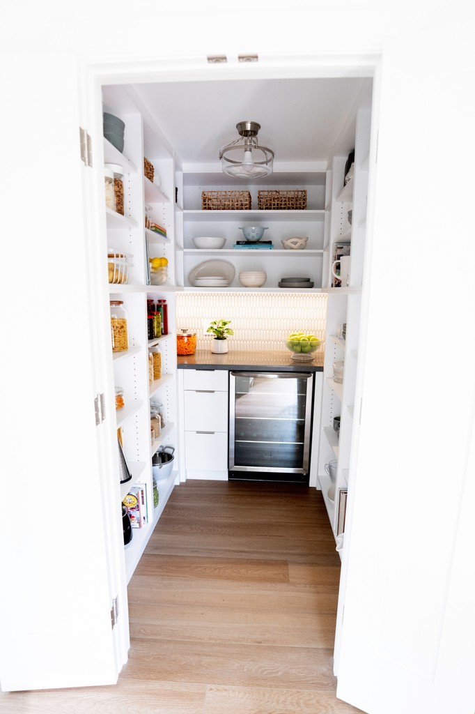 Savoy House lighting was featured on Love It or List It on HGTV! ✨

Our ceiling light beautifully illuminated the entryway, kitchen pantry AND laundry room.

One light, so many possibilities! 🌟 #SavoyHouse #LoveItOrListIt #HGTV