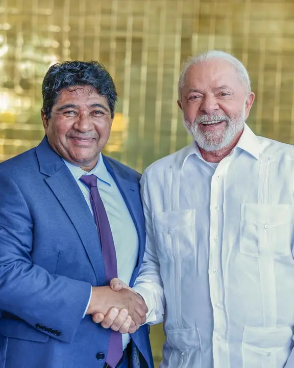 RubinhoNunes's tweet photo. Camisa vermelha... O que vem depois? A estrela do PT estampada, convocação assinada pelo MST e o hino trocado por “Lula lá”? Se vencerem a Copa, preparem o mastro: vai subir a bandeira de Cuba! 

Sempre que o PT sobe ao poder, o Brasil é atirado para o fundo do poço. 

Lacre patético!