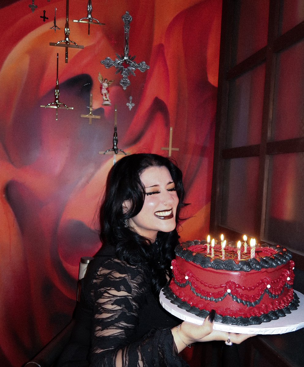 linda 🦇 tweet media