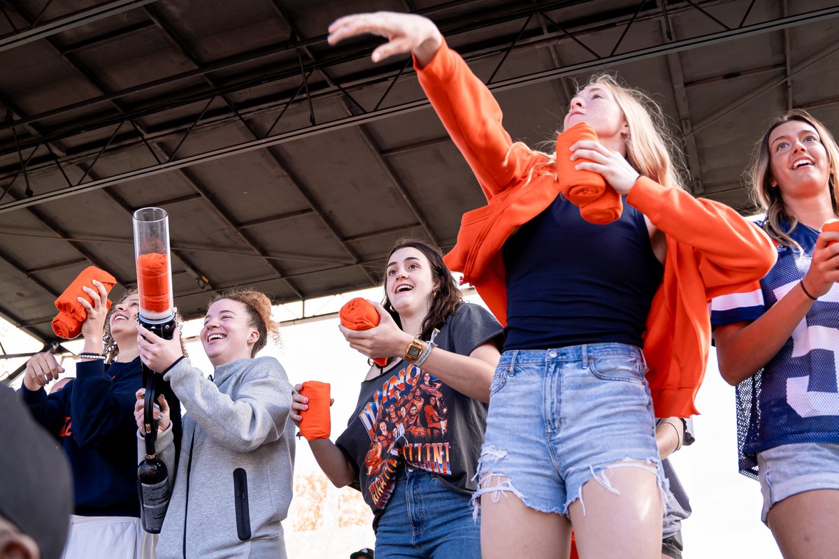 Illinois Women's Basketball (@illiniwbb) on Twitter photo Different stage, same energy 🔶🔷
Had a blast at yesterday’s Spring Jam concert with <a href="/WakaFlocka/">Waka Flocka Flame 🔥</a> Different stage, same energy 🔶🔷
Had a blast at yesterday’s Spring Jam concert with <a href="/WakaFlocka/">Waka Flocka Flame 🔥</a>