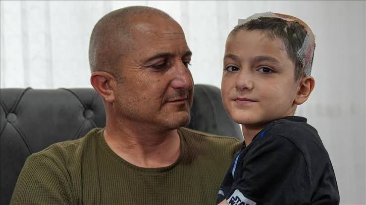 Yarın, okula giderken 20 başıboş köpeğin saldırıp parçaladığı 9 yaşındaki Tunahan Yılmaz’ın başına gelenlerde ihmali olanların yargılandığı davanın karar duruşması var…

Cumhuriyet Savcılığı ihmali nedeniyle görevi kötüye kullandıkları anlaşılan sanıkların cezalanrılmalarını