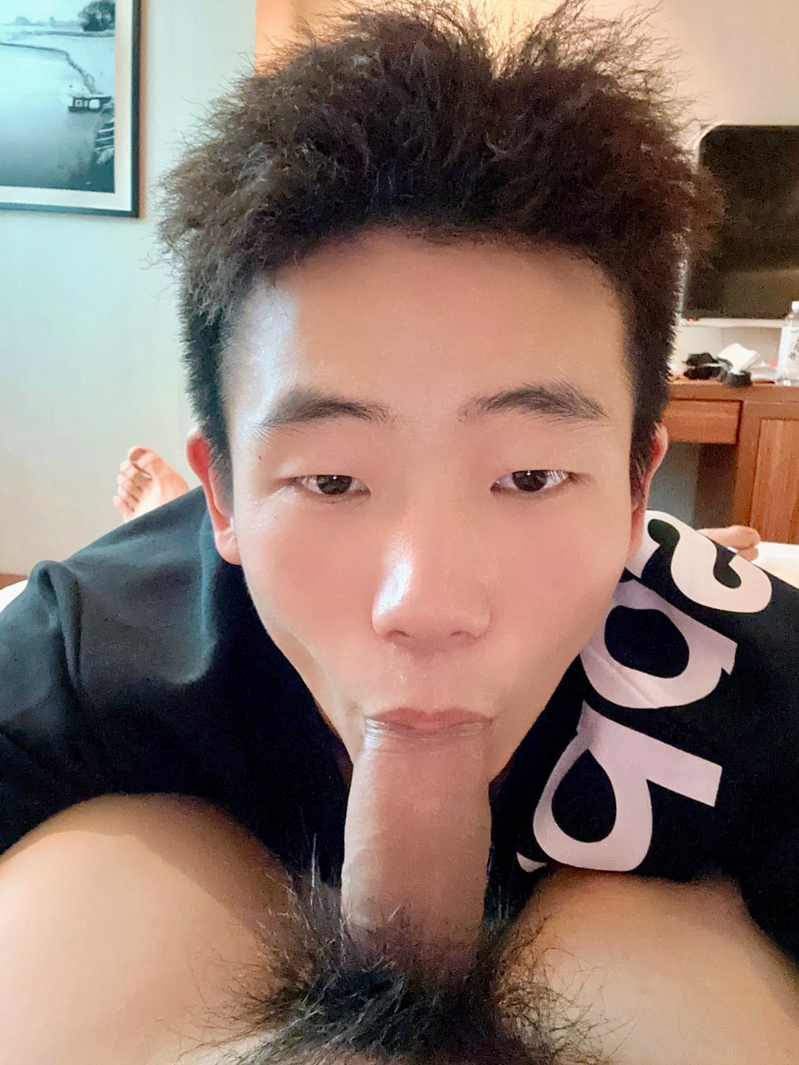 EvanRobles5699's tweet photo. 🤤🤤棒棒糖好好吃呀 ，在爸爸调教下，迟早会变成骚狗
过来爽爽 刺激一下，还是说想5.1跟我一起爽翻天？#🈷️#私信报情况 https://t.co/mcBFR3qybN