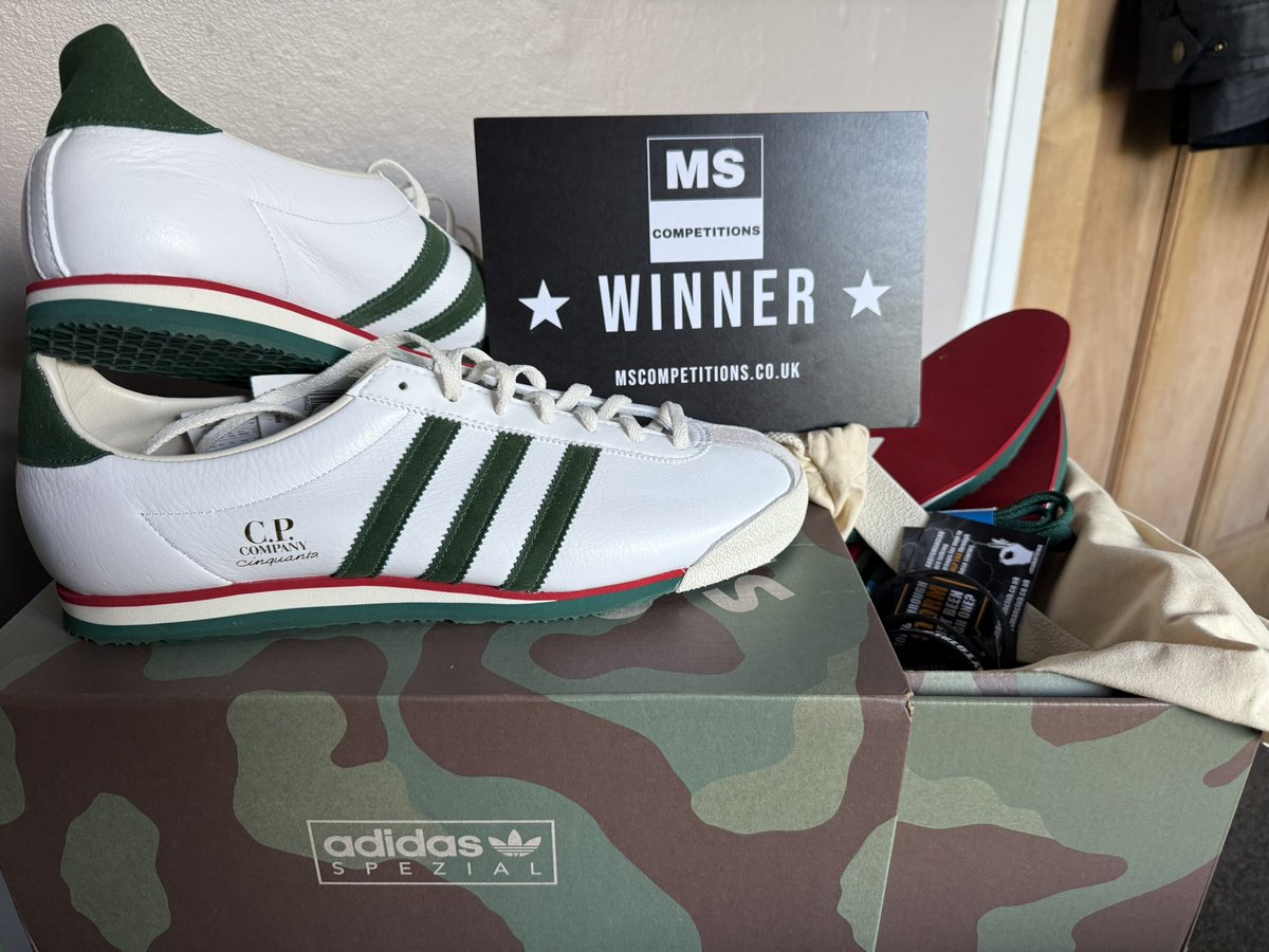 Absolutely buzzing to get these through post today! Don’t think I can bring myself to wear them, but I’m sure I will! Thanks again <a href="/man_savings/">Man Savings</a> all the little additions that came with, especially the <a href="/andysmanclubuk/">#ANDYSMANCLUB</a> stuff was a unexpected bonus 👌🏻👏🏻👍🏻