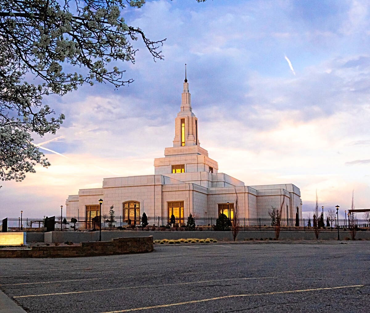 NewsPod's tweet image. New Farmington New Mexico Temple - almost completed
