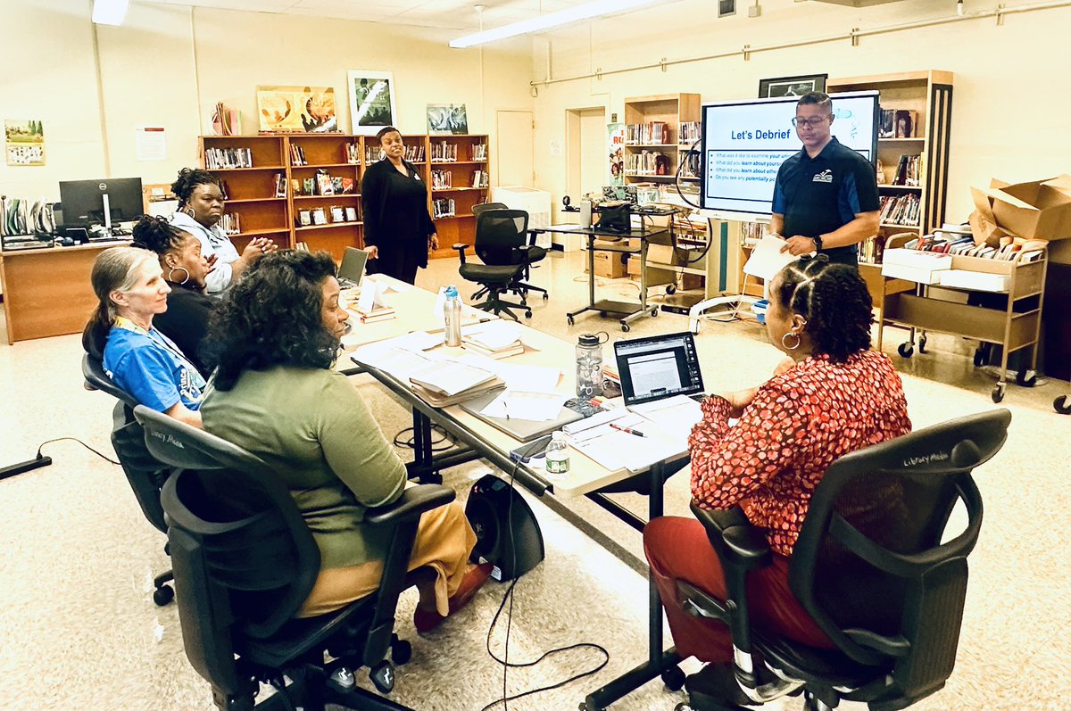 💪🏾Our Gallup Strength Coaches, Damon Jones, <a href="/LatoyaTteaches/">Latoya Thornton</a> , &amp; <a href="/KNealeTeaches/">Dr. Katreca Neale</a> led the <a href="/pgcps/">PGCPS</a> Library Media Services Team through exercises to help them leverage their @CliftonStrengths.  <a href="/CoachKHolden14/">Dr. Kristi Holden</a> <a href="/DrMYWilson/">Melissa</a> #PGCPSProud