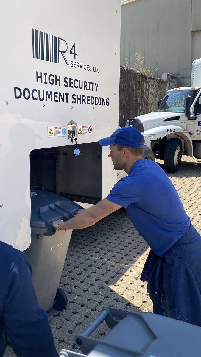 On Sunday, our office hosted our Bi-Annual Shred Event at the Peggy Notebaert Nature Museum, thank you to the hundreds of residents who joined us yesterday! Special thanks to the offices of Rep. Croke, <a href="/SenatorSara6/">Senator Sara Feigenholtz</a>, and <a href="/BridgetDegnen/">Commissioner Bridget Degnen</a> for helping organize and staff our event.