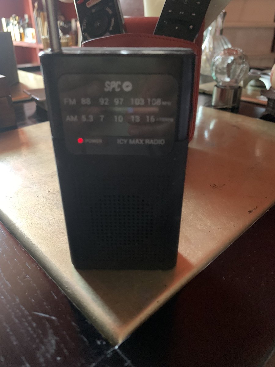 Cuando todo falla, ella nunca falla, la radio con pilas, la de toda la vida. Es la que me ha mantenido informada durante el #apagón