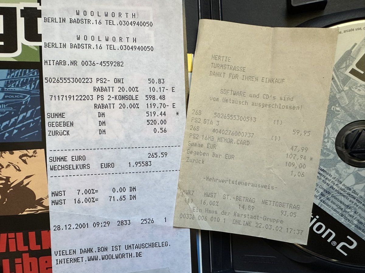 JoachimHesse's tweet image. Was hat nach Weihnachten 2001 eine #PlayStation2 bei #Woolworth in Berlin gekostet? 598,48 DM - vor Rabatt. Und was drei Monate später eine #MemoryCard bei Hertie? 47,99 DM. Und was GTA3? 59,95 DM. Wilde Zeiten.