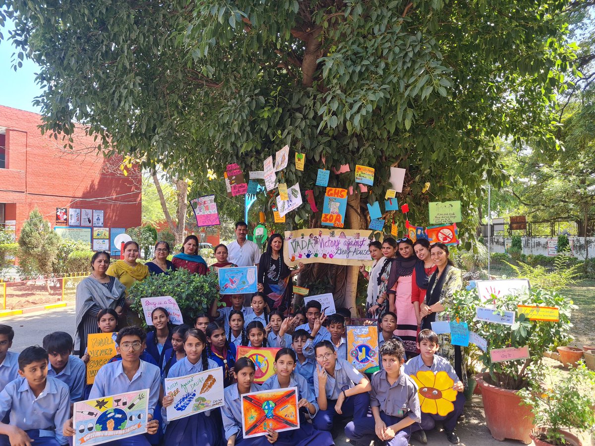 ghs30achd's tweet image. #VADA 
VICTORY AGAINST DRUG ABUSE 
Anti Drug Campaign Kickstarted unitedly by installing 
#Treeoflife  @ghs30achd
students tagged multiple wishes #wishtree to eradicate the drug menace from the society🌟 #youth4change
@cbseindia29
@SchoolEduChd

@chandigarh_admn 
@EduMinOfIndia