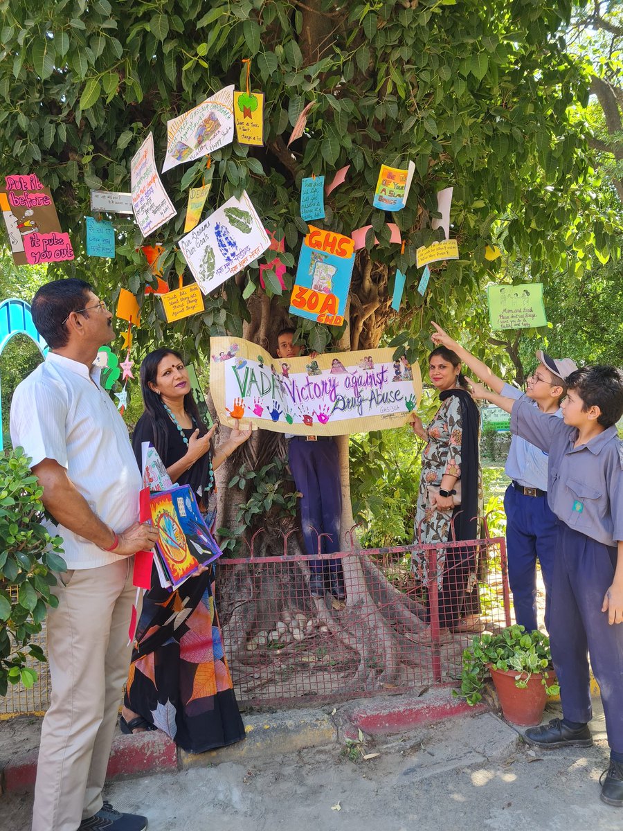 ghs30achd's tweet image. #VADA 
VICTORY AGAINST DRUG ABUSE 
Anti Drug Campaign Kickstarted unitedly by installing 
#Treeoflife  @ghs30achd
students tagged multiple wishes #wishtree to eradicate the drug menace from the society🌟 #youth4change
@cbseindia29
@SchoolEduChd

@chandigarh_admn 
@EduMinOfIndia
