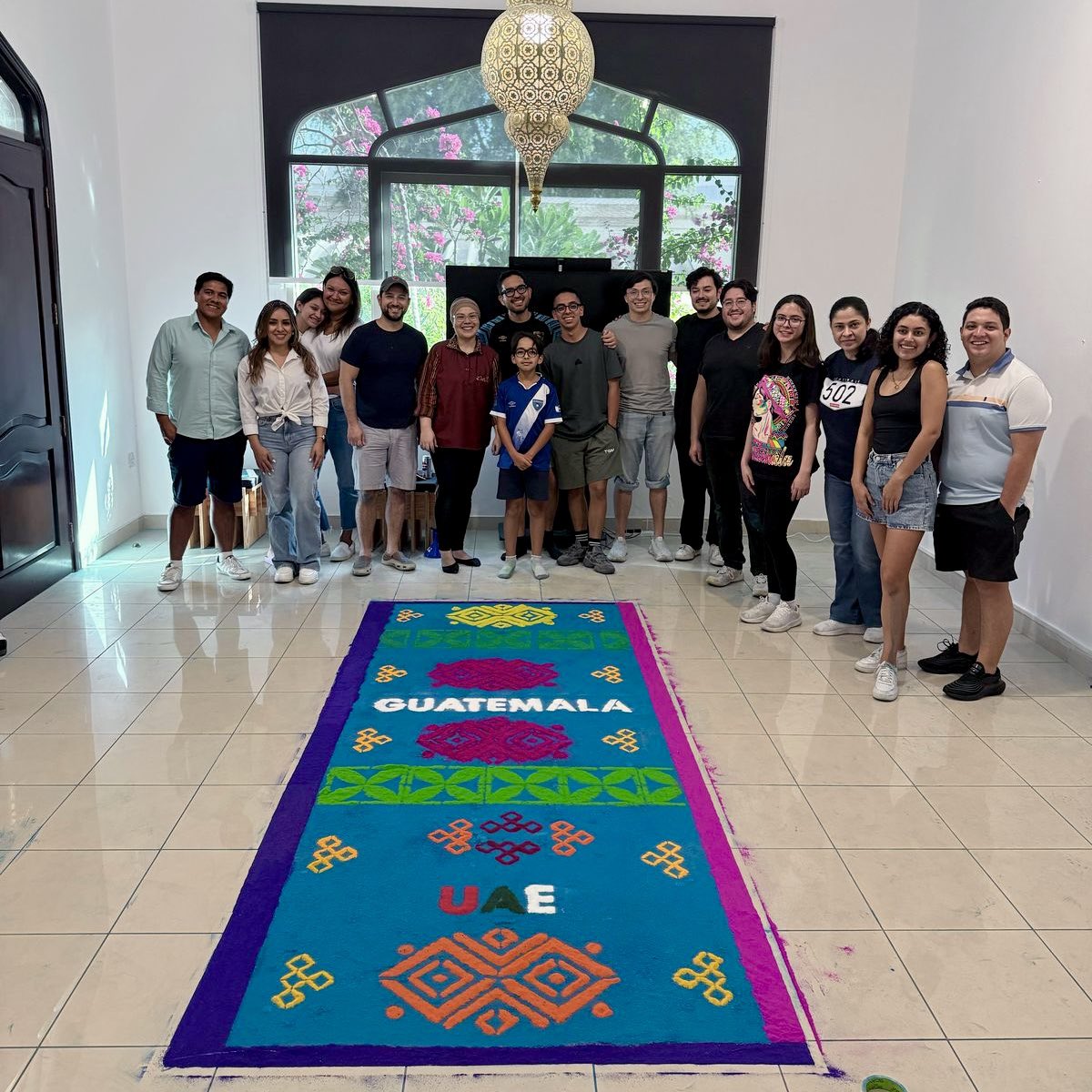 #GTinUAE | #EmbaGuateEAU con apoyo de la comunidad guatemalteca, elaboró una alfombra representativa de la Semana Santa en Guatemala, en conmemoración de dicha festividad como Patrimonio Intangible de la Humanidad.
