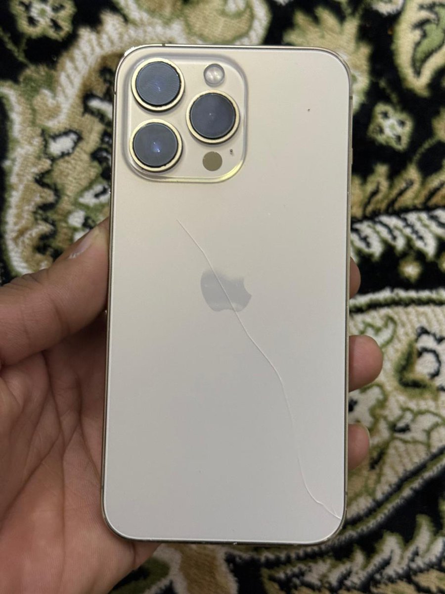 KanadMukade's tweet image. Disappointed to see a crack (slowly) on the back of my iPhone 13 Pro without any drop or damage. Been using iPhones since the 4s, never faced this before. @Apple @AppleSupport @tim_cook   please look into this! #iPhone13Pro #AppleSupport