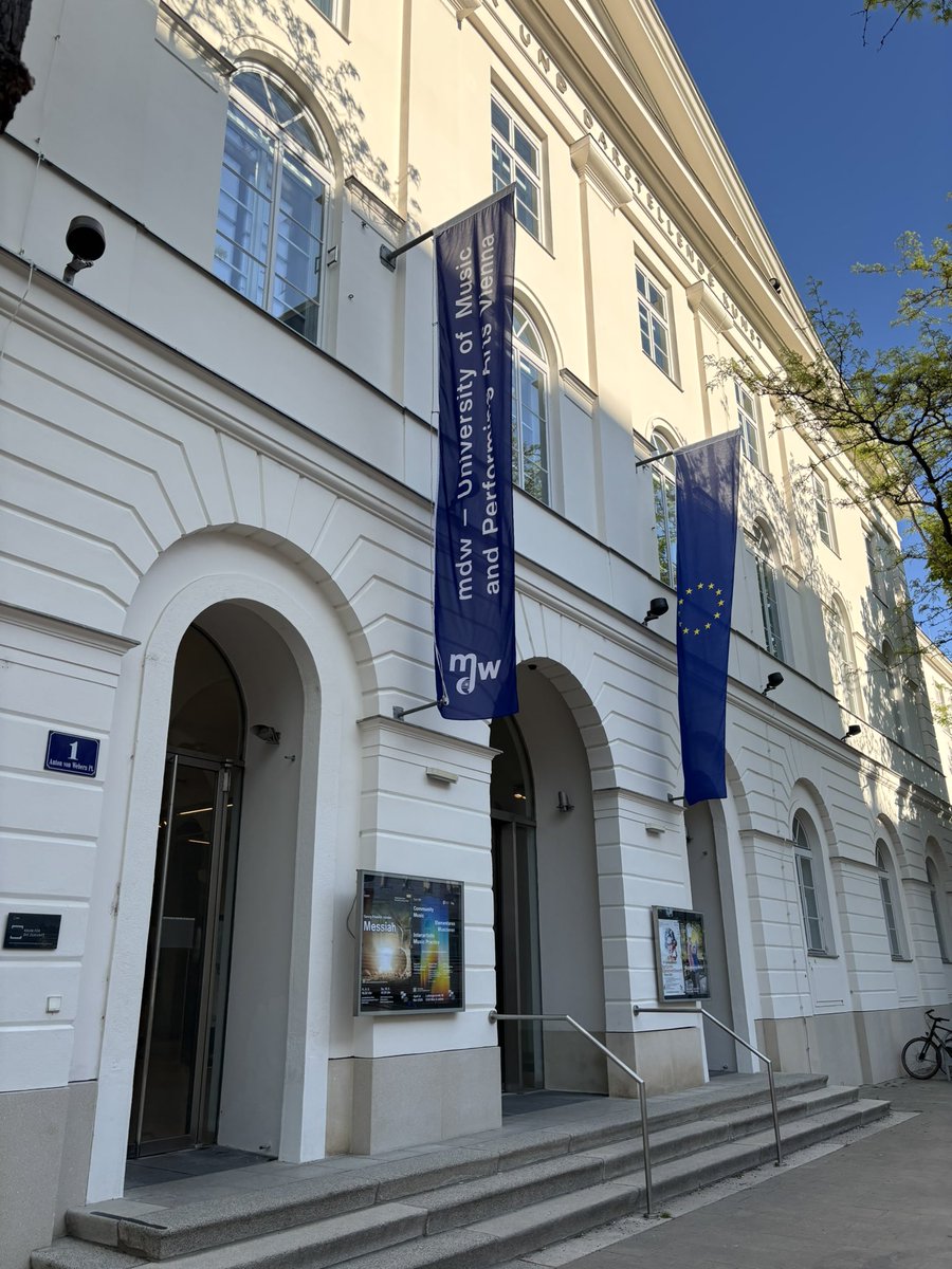 kranebitten79's tweet photo. Vlada Lysenko und Noot Cohen - zwei hochbegabte Stipendiatinnen @mdwwien; mit dem Artists Solidarity Program Europe @MFA_Austria wurde Aufenthalt und künstlerische Arbeit in Wien möglich https://t.co/0z0VUp78nL https://t.co/t9BbFAzhqM