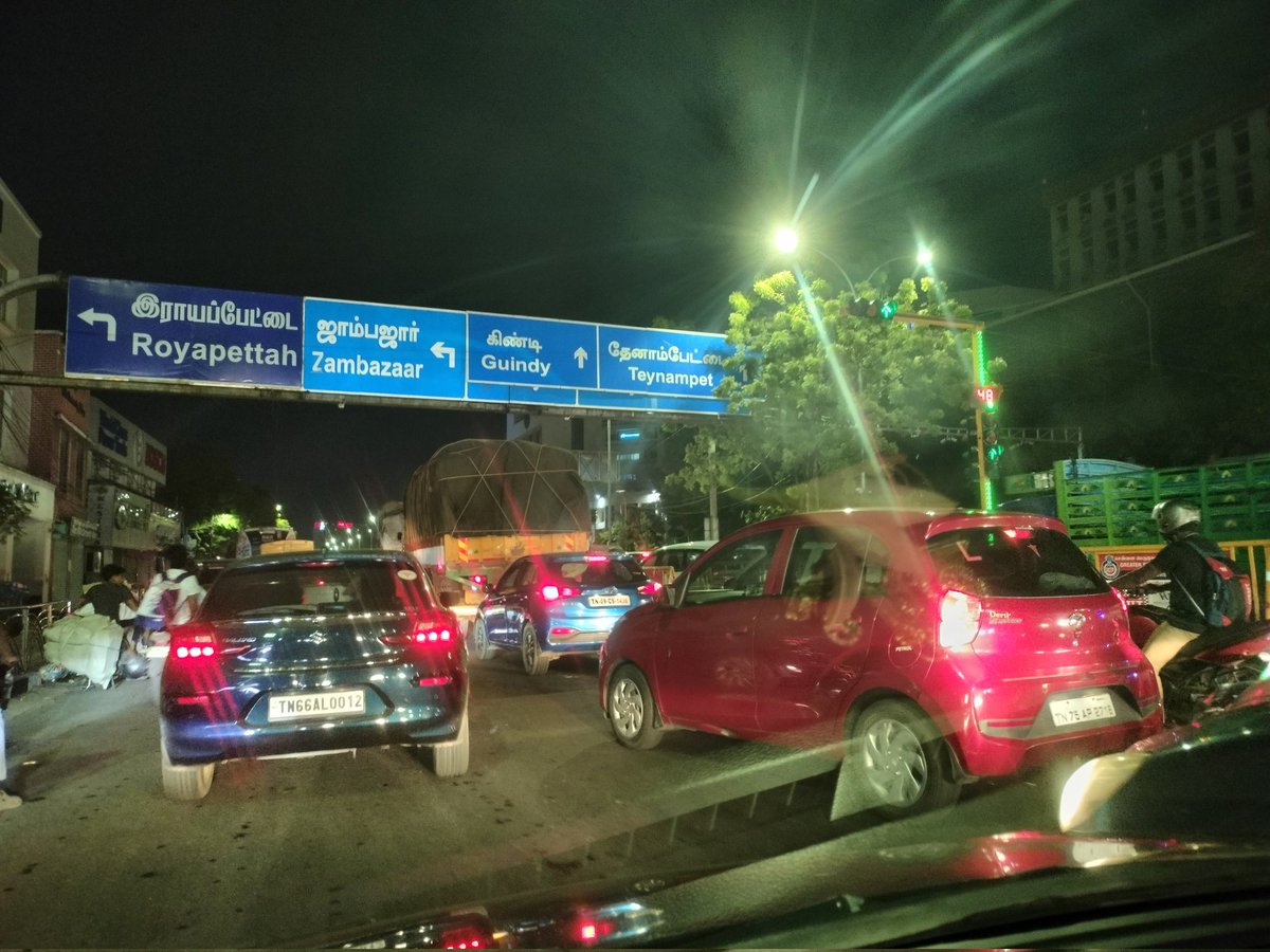 diparamakrishna's tweet photo. It's 11.03 pm. Traffic jam on Anna Salai from LIC to spencers despite a green signal. Happens every night due to police barricades allowing vehicles via a narrow path. Four lanes squeezed into one! @ChennaiTraffic @tnpoliceoffl @chennaipolice_ https://t.co/fgiRZNJ9Vs