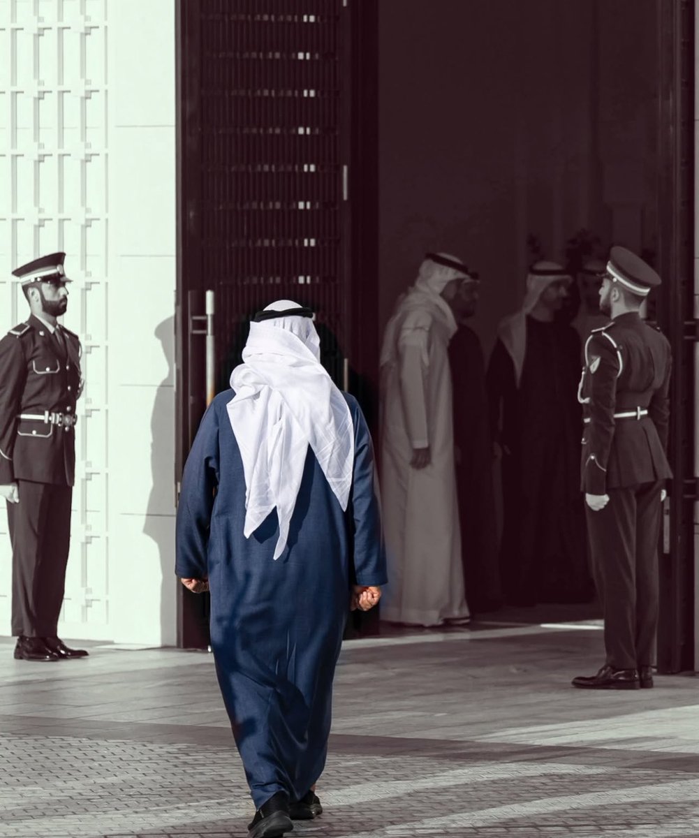 OA__11's tweet image. ظهره سند لأرضه وشعبه، وخطاه تروي قصة المجد في كل خطوة..🫡🇦🇪
#محمد_بن_زايد