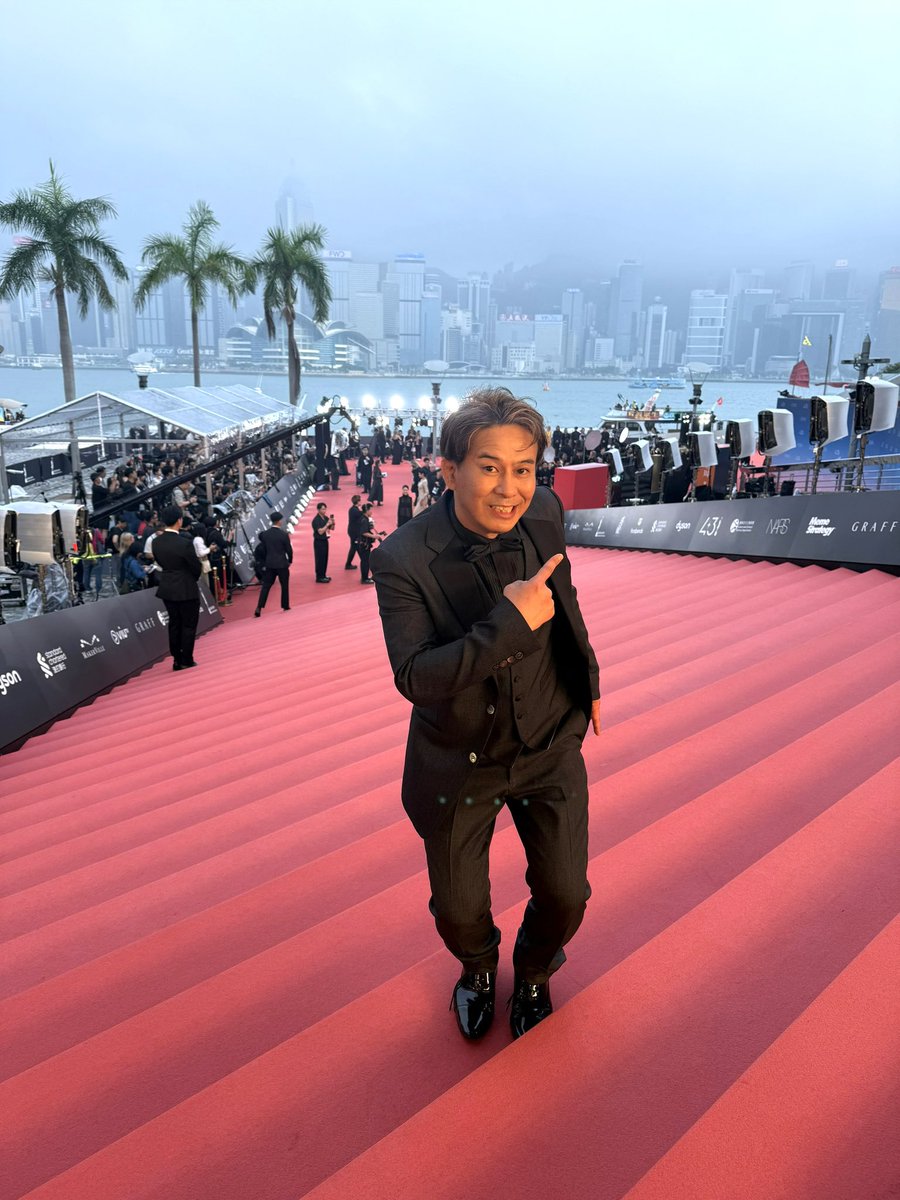 takahitoouchi's tweet photo. 日本に帰国！
一昨年撮影した『誤判 / Prosecutor』で最佳動作設計にノミネートされ、香港電影金像獎に参加して初めてレッドカーペットを歩いてきました!
素晴らしい経験をさせてもらいました。

ケンジさん、受賞おめでとうございます❗️🎉🎉🎉

牛腩麵、美味すぎた。🍜 https://t.co/qsAzUj0v3I