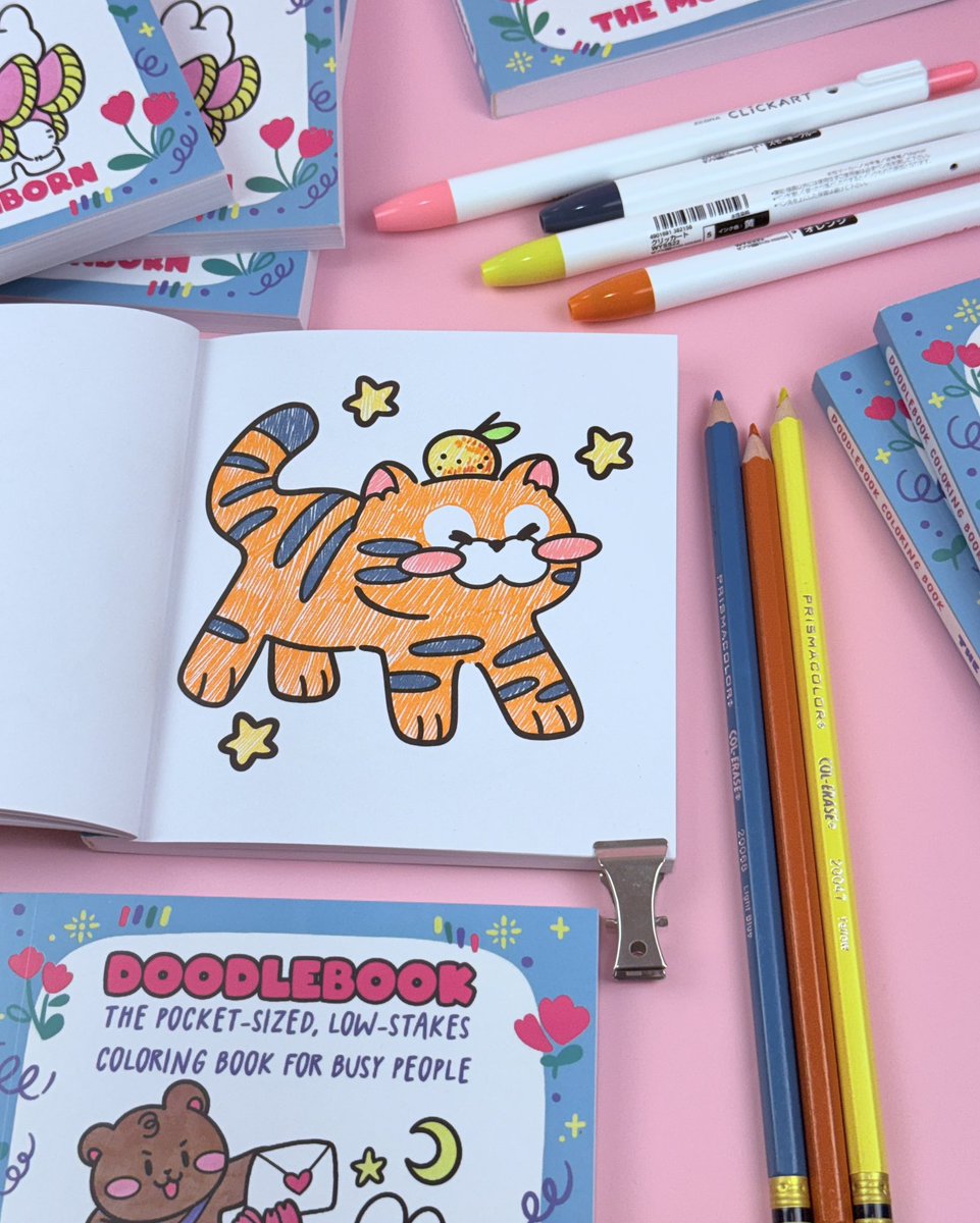TheMoonborn's tweet image. ⭐️🌈 The Doodlebook coloring book is now available!!! 🌈⭐️

It comes with 50 pages of intensely cute doodles, and each page takes about 5-10 minutes to color. The pages are thicc, and they hold acrylic, water-based, and alcohol markers quite well! 

I hope you like it~! ✨💕