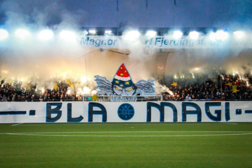 Det ble idag enstemmig vedtatt på vår ekstraordinære generalforsamling at GodsetUnionen bytter tilbake til vår gamle tribune på motsatt kortside. Den første kampen på denne tribunen blir 16. Mai mot Bryne. Mer info rundt det praktiske kommer på våre og klubben sine kanaler.