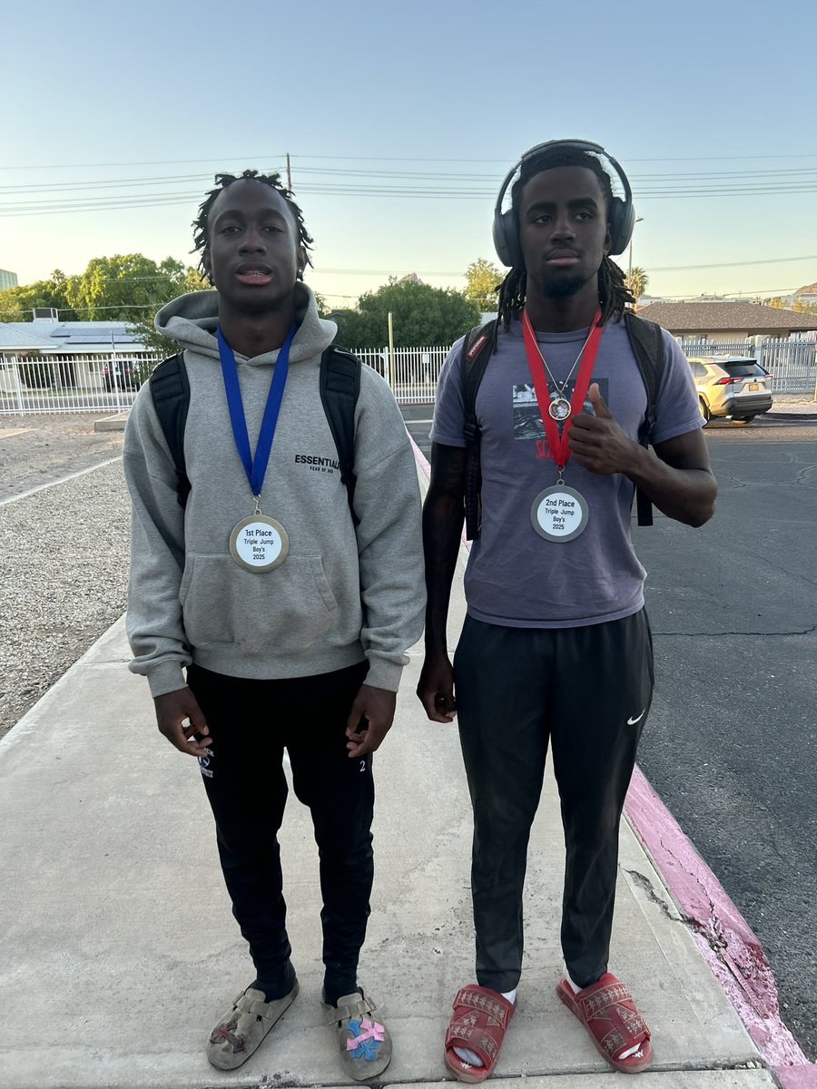 Huge performance for some of the guys last week at our District meet! These guys have been working their tails off, but the jobs not finished. Divisional and All State next. #WatchHowWeGet🤫