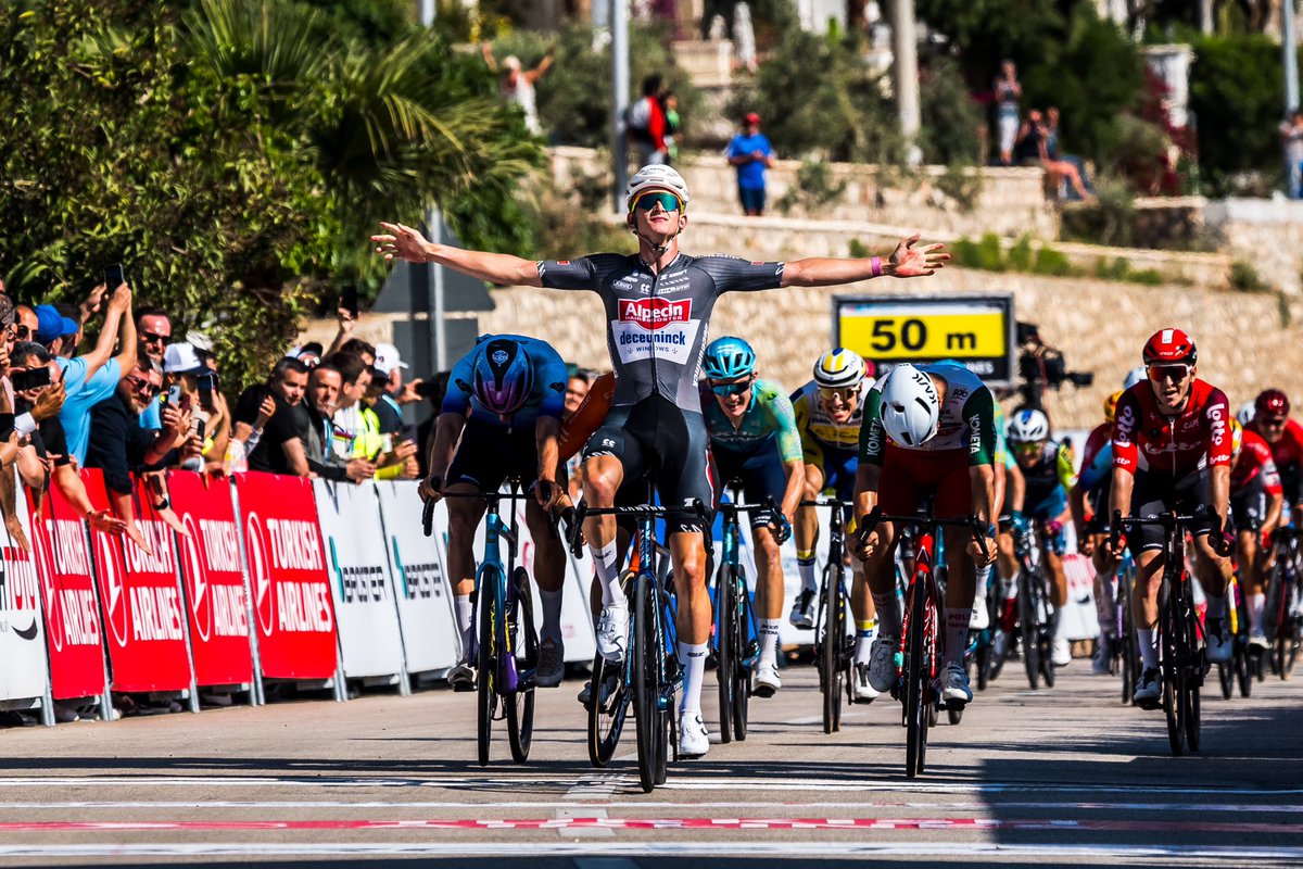 tourofturkiye's tweet photo. Kalkan’da zafer onun: Tibor Del Grosso. 

21 yaşındaki Hollandalı, kariyerinin ilk etap zaferini elde etti!

Victory is his in Kalkan: Tibor Del Grosso.

21-year-old Dutch rider got his first pro win! 

#TUR2025 https://t.co/v7Mnpvt9X2