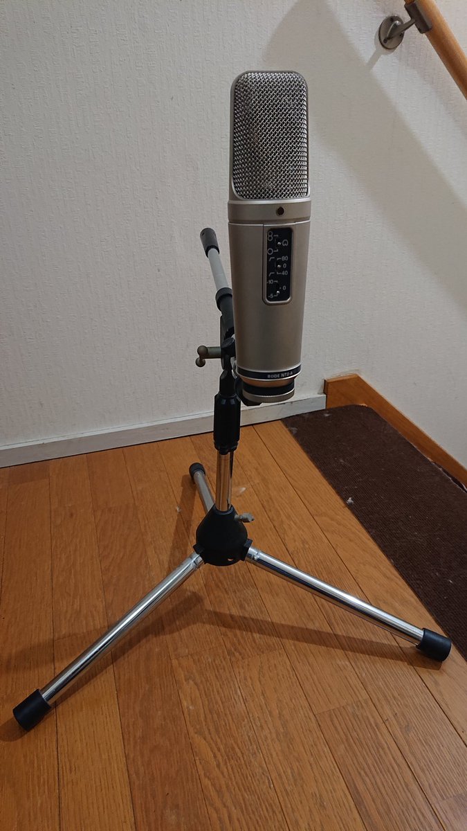Aythya2's tweet photo. アコースティックに行こうかと？
ギターの弦を張ったら何かしらストロークします。 https://t.co/MK0ALpdEHt
