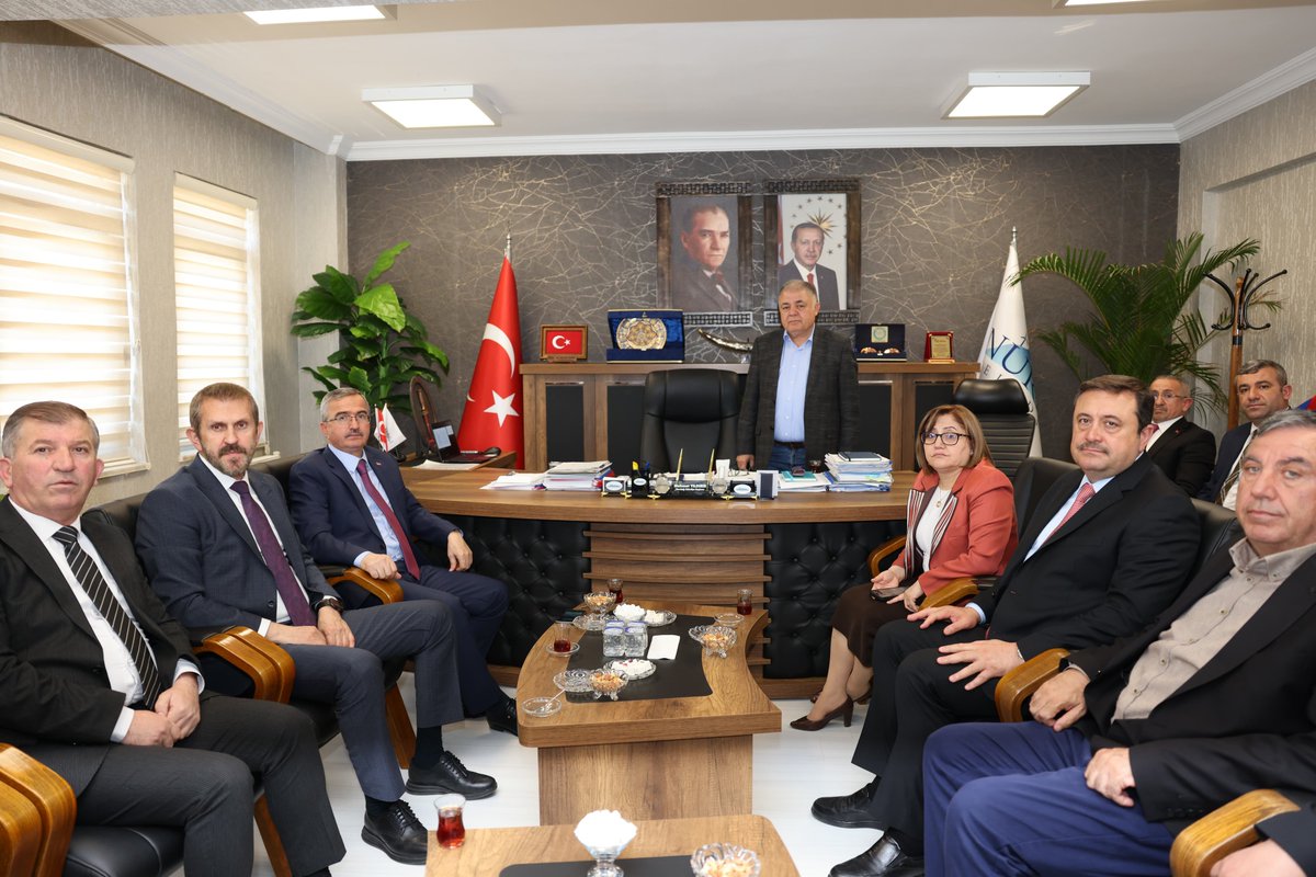 📍Nurdağı Belediyesi 

Yerel Yönetimler Başkan Yardımcımız Sayın Bilal Uçar, İl Başkanımız Sayın Fatih Muhaddis Fedaioğlu, GBB Başkanımız Sayın Fatma Şahin, Nurdağı İlçe Başkanımız Mustafa Yiğit ve il-ilçe yönetim kurulu üyelerimiz ile birlikte, Nurdağı Belediye Başkanımız Sayın