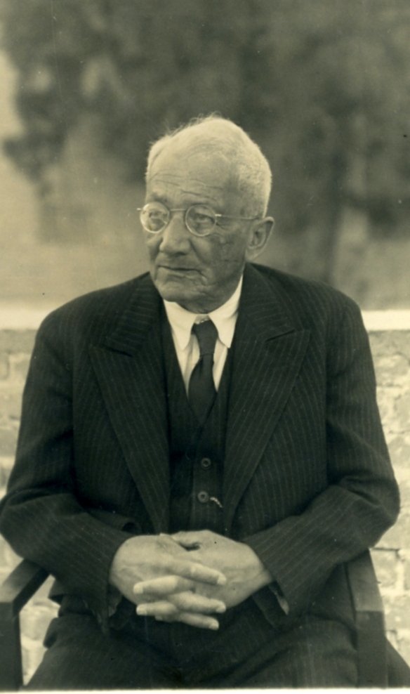 "Hay dos maneras de satisfacer las necesidades humanas: una es trabajando y ahorrando, que es la manera del capitalismo. Otra es robando al que tiene, que es la manera del socialismo"

Franz Oppenheimer