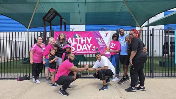 BlueLove_1920's tweet photo. Saturday, we volunteered at the YMCA Healthy Kids Day in Fort Worth. Our Magenta Giving impact was $1,560 in volunteer matching funds. #MagentaMagic #MagentaGivingMonth #DALCEC https://t.co/TPBSONoFiu