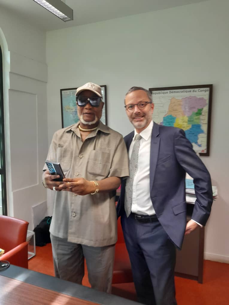 Rémi Maréchaux (@remimarechaux) on Twitter photo J’ai rencontré ce matin <a href="/Koffi0lomide/">Koffi Olomide</a> pour discuter du concert-événement du 19 juillet prochain à l’hippodrome Paris-Vincennes. J’ai rencontré ce matin <a href="/Koffi0lomide/">Koffi Olomide</a> pour discuter du concert-événement du 19 juillet prochain à l’hippodrome Paris-Vincennes.