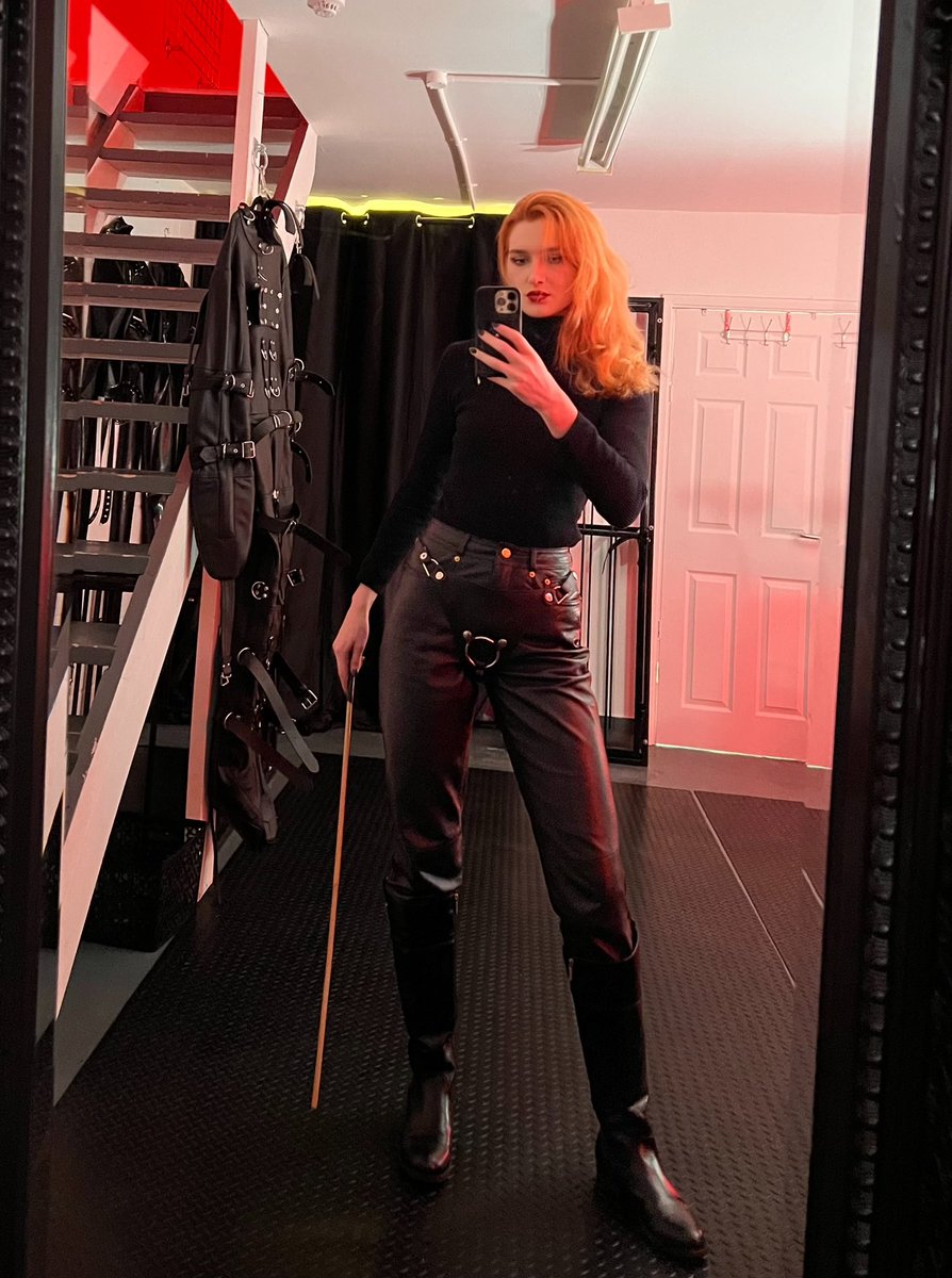 London, get ready for Me
May 16th-19th

Taken at <a href="/E1Darkroom/">E1DARKROOM</a> 🖤