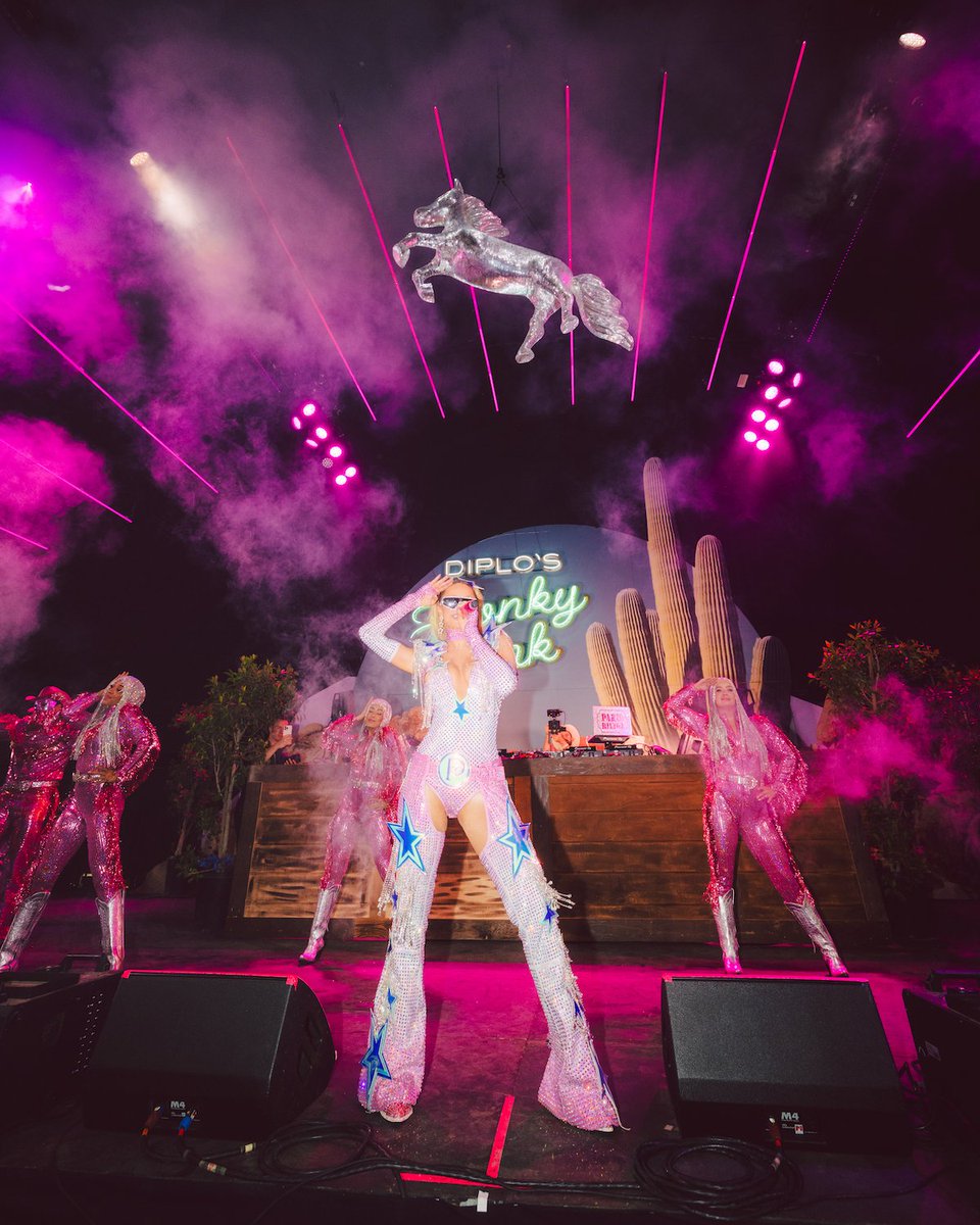 ParisHilton's tweet image. We made history at #Stagecoach2025 🤠🔥 Packed out @Diplo’s Honky Tonk Stage, brought out my sis Lizzo 🥰, performed my faves from #InfiniteIcon 🎶, and turned the desert into a iconic dance party 🪩 The energy was next level and we had the tent overflowing with the hottest…