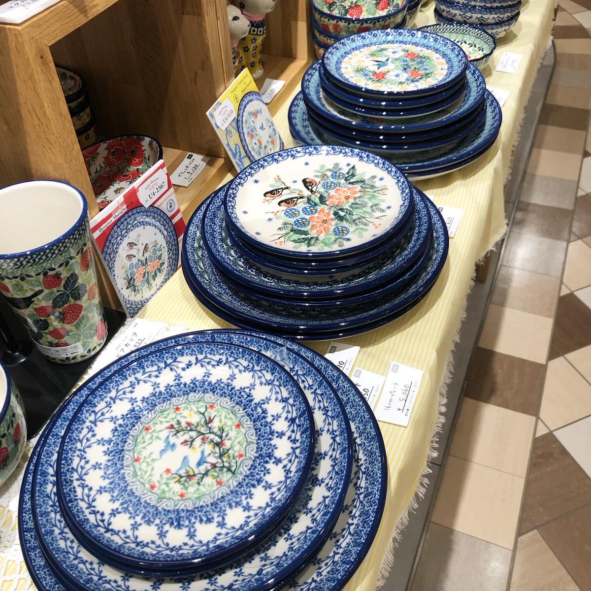 4月29日からユニカットの鳥たち】 絵付けの細かいユニカットから鳥の