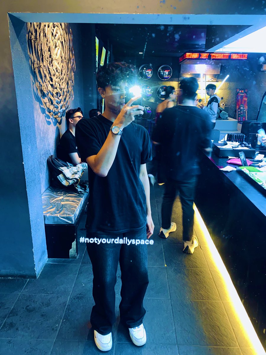 Temenin nongkrng sini #GayJogja