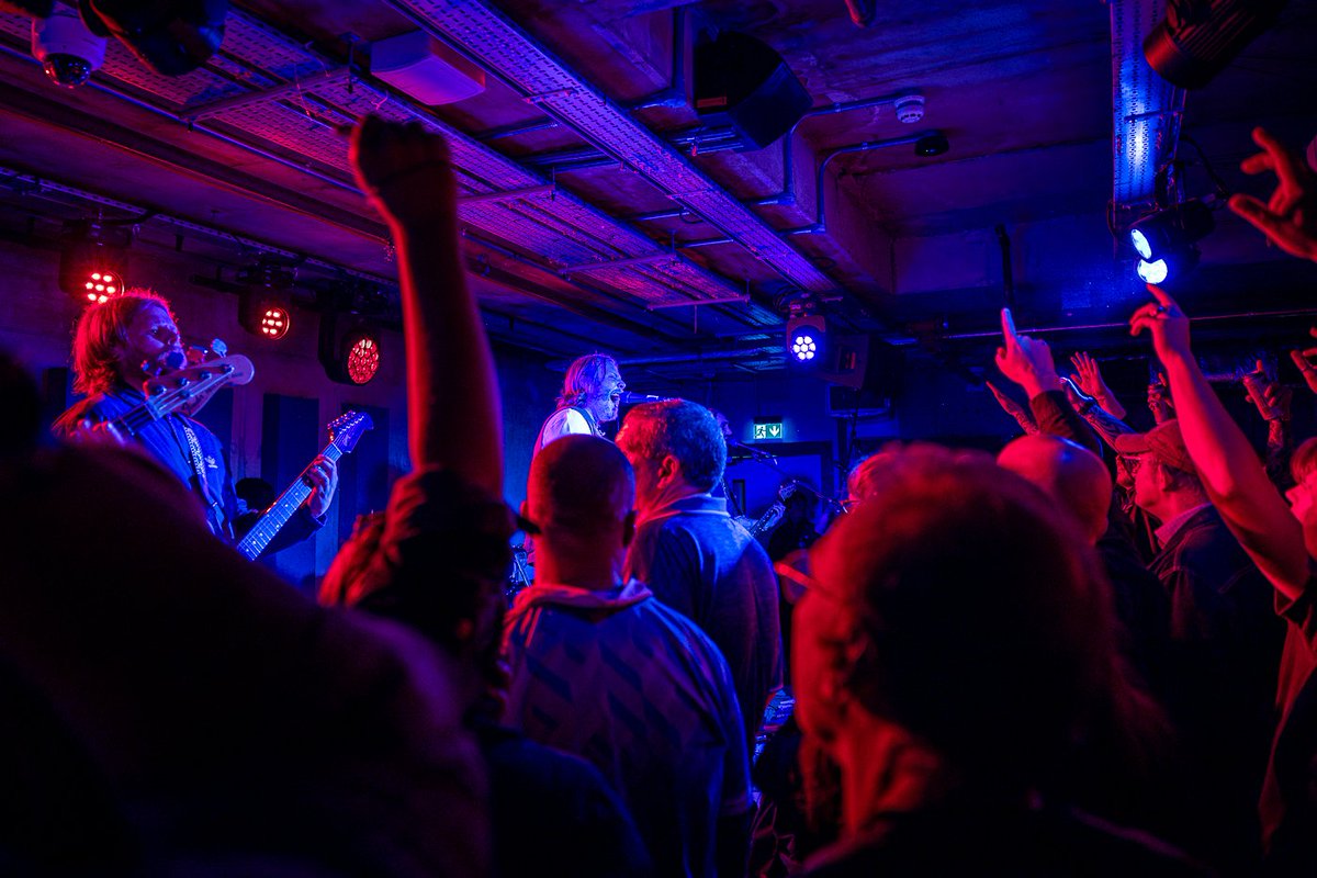 Traveller's Tunes (@travellerstunes) on Twitter photo Last Thursday, we witnessed something special. <a href="/TheBracknall/">The Bracknall</a> at <a href="/lowerthirdsoho/">The Lower Third</a> for <a href="/TeenageCancer/">Teenage Cancer Trust</a> was a celebration for the ages.
Hey Hey, My My!
Read more here: travellerstunes.com/review/the-bra… Last Thursday, we witnessed something special. <a href="/TheBracknall/">The Bracknall</a> at <a href="/lowerthirdsoho/">The Lower Third</a> for <a href="/TeenageCancer/">Teenage Cancer Trust</a> was a celebration for the ages.
Hey Hey, My My!
Read more here: travellerstunes.com/review/the-bra…