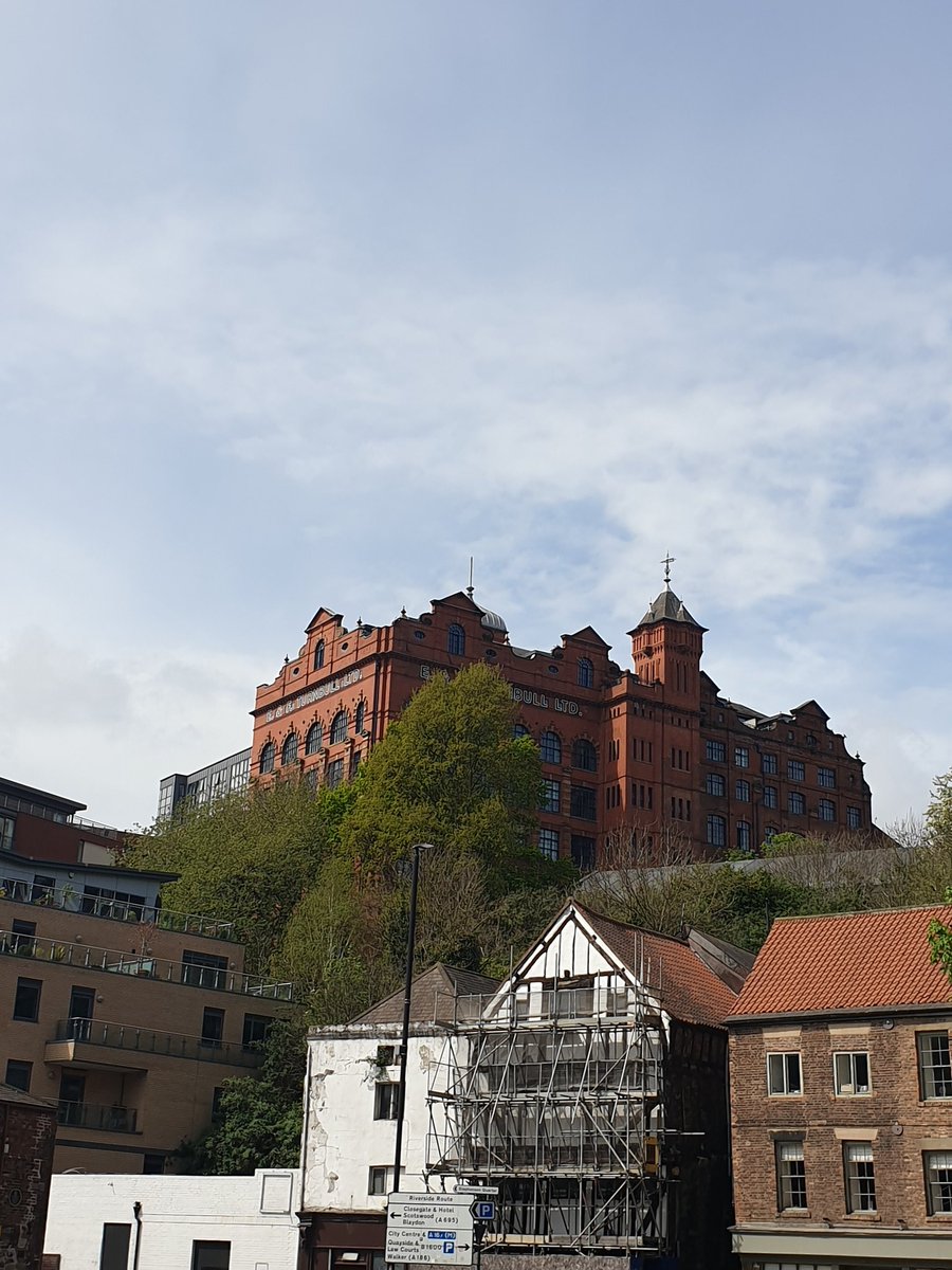 Circumstances lead to me being on Newcastle Quayside in spring sunshine. Along with the much loved Swing Bridge, my eye was also taken by the old fish market's imposing entrance and the Turnbull building (1888) looking over the river from its viewpoint near the keep 🙂