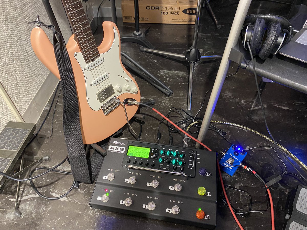 今日はギターRECでした、面白かった！！
今日はfractal ax8使いました、こちらも良かった♪♪