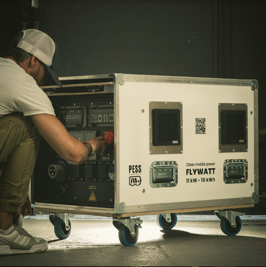 Prolightdirect's tweet image. Repost from @pessenergy Instagram.

All-powerful FlyWatt ⚡️

prolightdirect.co.uk/product-catego…

#batterypowered #electricgenerator #onthego #portable #portablepower #prolightdirect