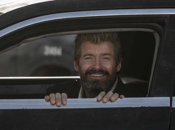 Yo en #España viendo desde mi auto del 2005 con el motor roto a los autos electricos parados a un costado de la autopista #apagon