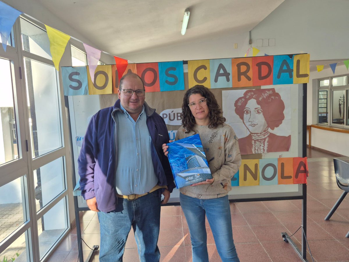 Hicimos entrega del Libro de los  50 Años de ANTEL a los liceos de Villa 25 de Agosto y Villa Cardal, departamento de Florida, en manos de sus directoras; Prof. Betiana Arias y Prof. Ana Labandera.