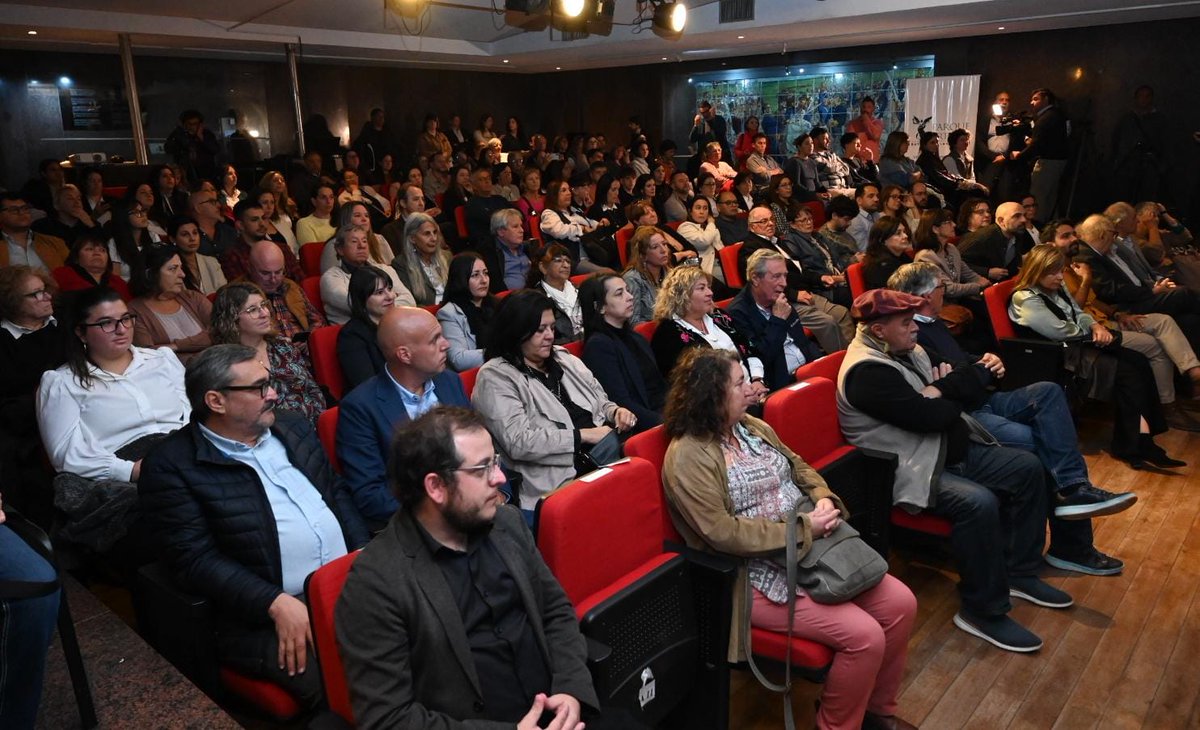🏥"Como dijo Álvaro Danza, como gobierno esperamos mejorar la calidad de vida de la gente, reducir inequidades, que puedan tener igualdad de oportunidades para lograr la publica felicidad". Marcela Cuadrado, vocal de ASSE en present. de directores servicios de salud de Canelones.