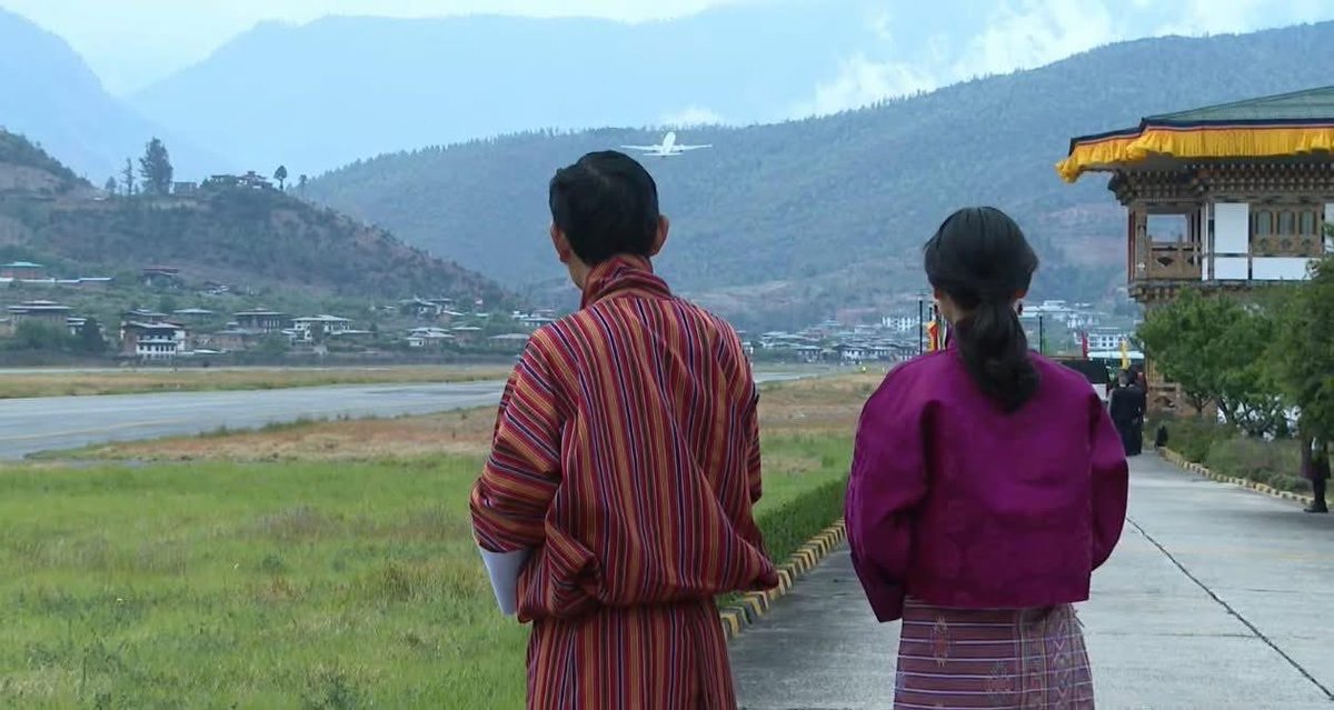 สายสัมพันธ์ 2 แผ่นดิน 
2 พระราชาที่ทรงงานเพื่อประโยชน์สุขผสกนิกรของพระองค์
2 พระราชินี่ผู้งดงามและเปี่ยมด้วยพระจริยวัตร คู่บุญบารมีพระราชา
เห็นภาพเหล่านี้แล้ว
อิ่มใจ
สุดใจ
ตื้นตันใจ
และทำไมน้ำตาซึม