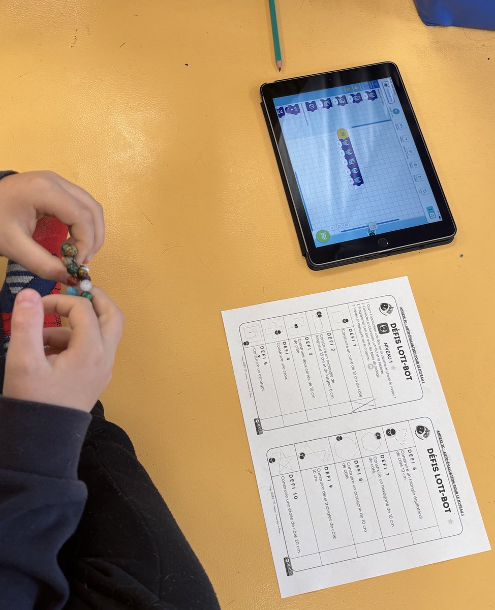 VirginieAUGER1's tweet image. Aujourd’hui à l’école de Saint-Cézaire : une journée passionnante autour de la programmation !
Avec les Loti-Bot et les Blue-Bot, les élèves ont relevé des défis ludiques. Bravo à tous pour leur engagement et leur enthousiasme !

#ÉducationNumérique #Programmation #kitrobotique