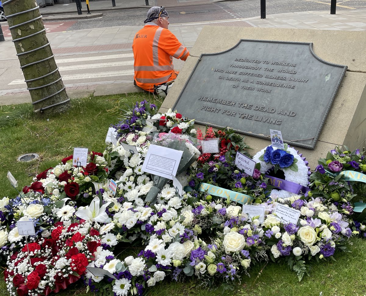 NUJ Leeds & West Yorks (@nuj_leeds) on Twitter photo The branch laid a wreath at today's #WorkersMemorialDay event organised by <a href="/TUCLeeds/">Leeds Trades Council</a>. Our speaker <a href="/Neil_Wilby/">Neil Wilby</a> told those present about the mounting death toll of journalists in Gaza and around the world. Thanks to <a href="/writerlytone/">Tony Harcup</a> for the pics.
1/2 The branch laid a wreath at today's #WorkersMemorialDay event organised by <a href="/TUCLeeds/">Leeds Trades Council</a>. Our speaker <a href="/Neil_Wilby/">Neil Wilby</a> told those present about the mounting death toll of journalists in Gaza and around the world. Thanks to <a href="/writerlytone/">Tony Harcup</a> for the pics.
1/2
