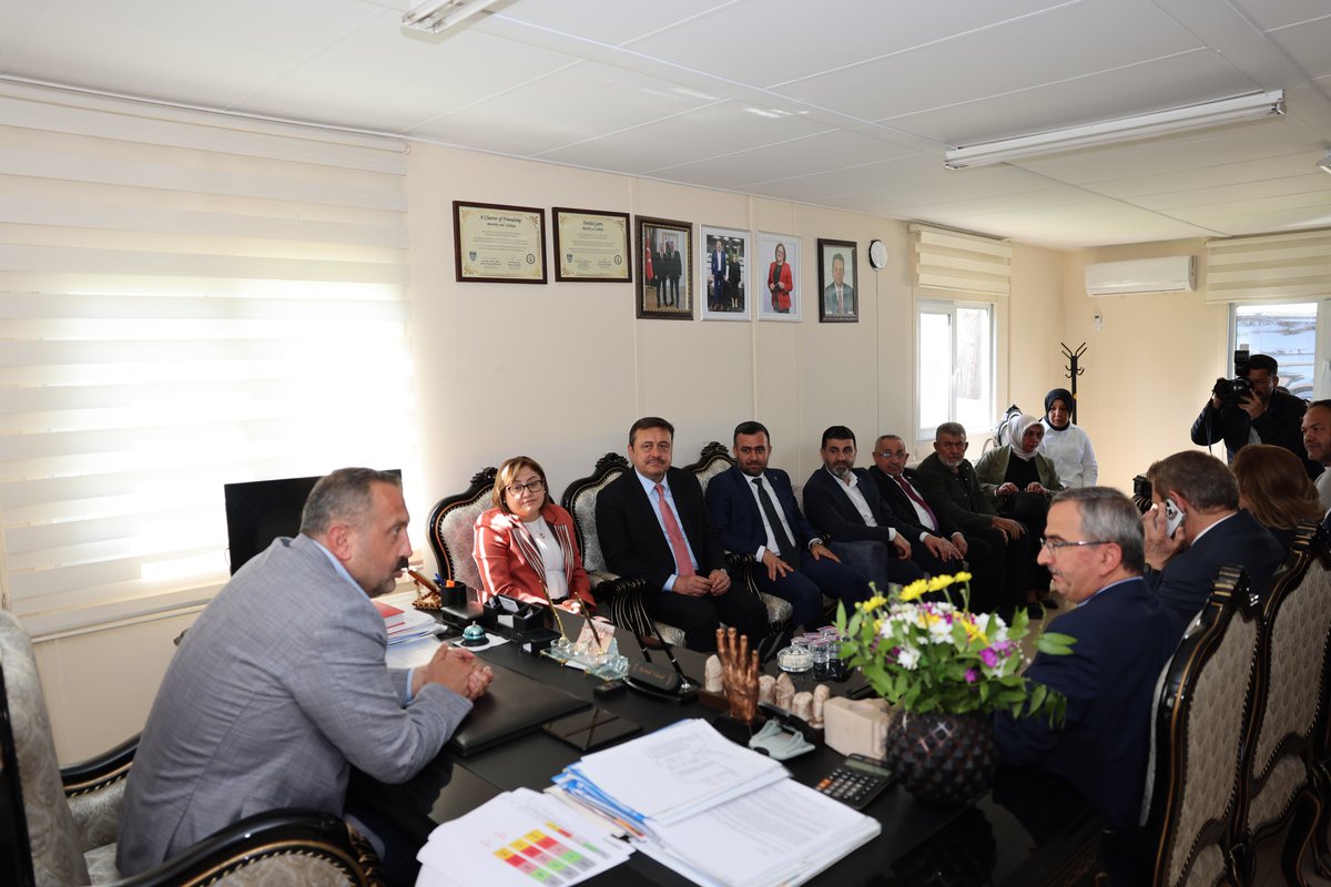 📍İslahiye Belediyesi 

Yerel Yönetimler Başkan Yardımcımız Sayın Bilal Uçar, İl Başkanımız Sayın Fatih Muhaddis Fedaioğlu, GBB Başkanımız Sayın Fatma Şahin, İslahiye İlçe Başkanımız Reşit Uluşan ve il-ilçe yönetim kurulu üyelerimiz ile birlikte, İslahiye Belediye Başkanımız