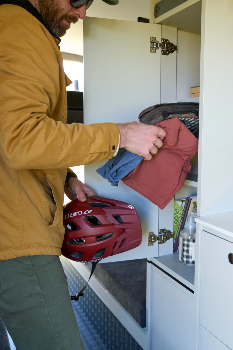 Outsidevan's tweet image. Ready for family adventures? 🏕️

Approach has everything you need—convertible beds, tons of storage, removable captain’s chairs, and power to keep everyone (and their gadgets) happy.

Your next great escape starts here— Learn more about Approach here: ow.ly/S8na50VFAyK